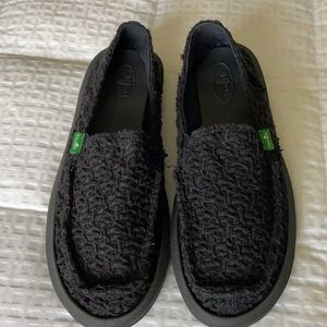 Sanuk knit slip on size 8